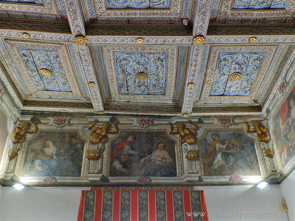 Masserano (Biella, Italy) - Frescoed band under the ceiling of the Hall of Heroes and Heroines of the Palace of the Princes